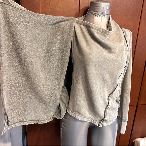 SALE!! Rare moto style assymetricalside zip sweater jacket.   3 - Picture 4 of 12